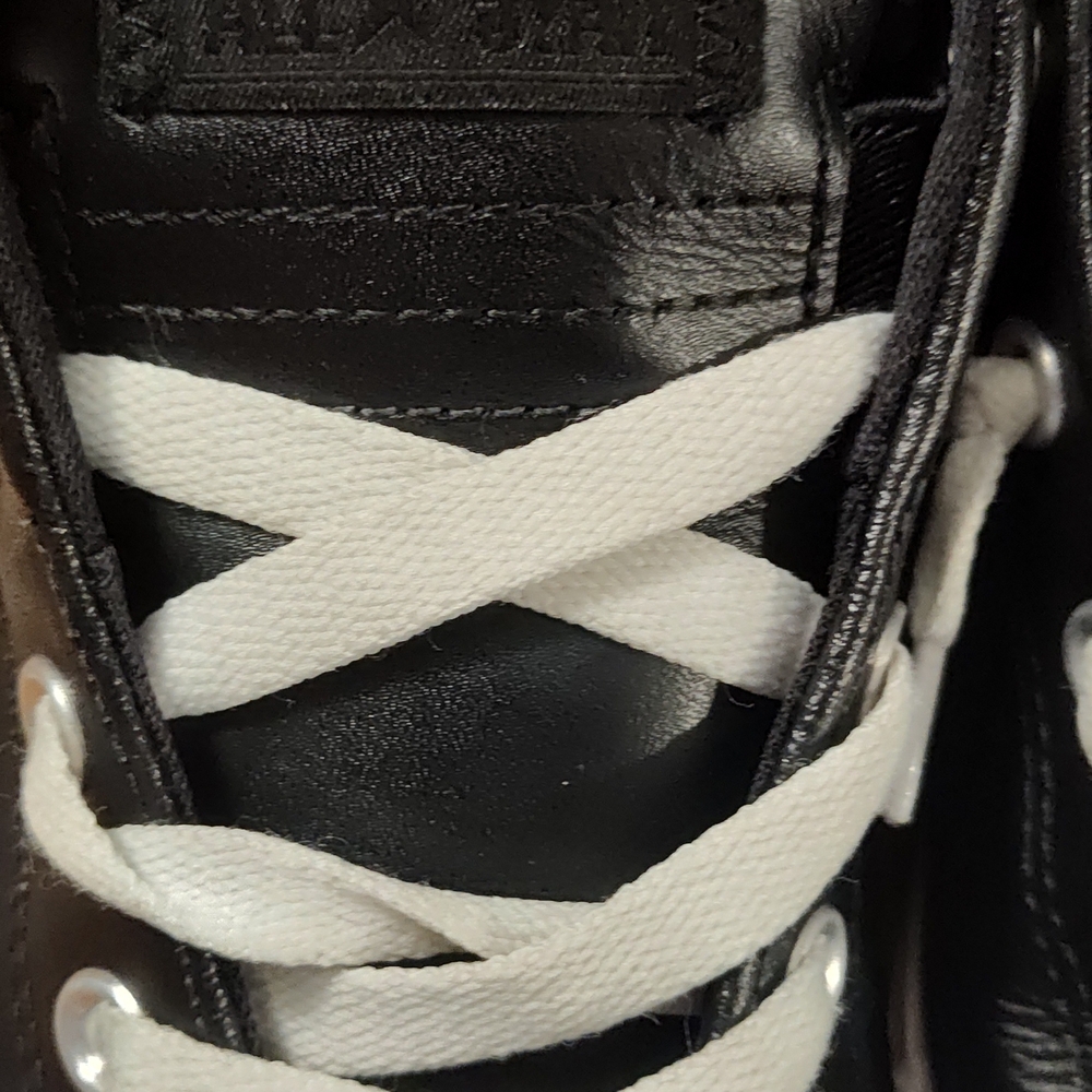 Converse (Chuck Taylor) Allstars. Kids Black Leather Sneakers Size 4. - Picture 5 of 7
